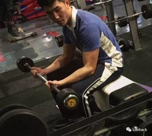 小伙买国产小钢炮视频,小伙实拍体验，揭秘性能与颜值并存的国产神车