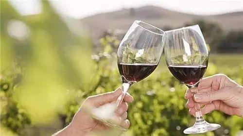 国产倒红酒视频网站,揭秘酒文化新潮流